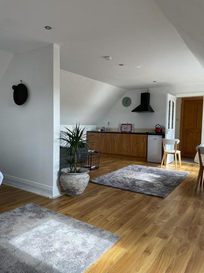 Captivating 1-Bed Apartment In Cloyne Cork Eksteriør billede
