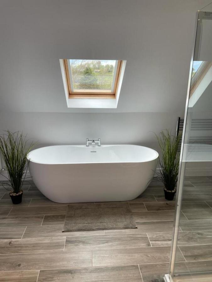 Captivating 1-Bed Apartment In Cloyne Cork Eksteriør billede